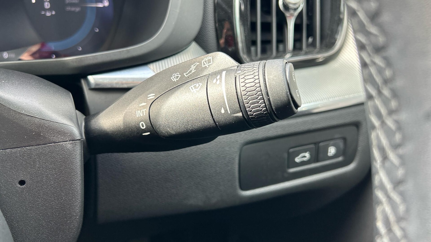 Used Volvo XC60 2023 for sale - 76988631: Photo 23