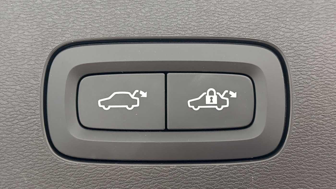 Used Volvo V60 2025 for sale - 77352072: Photo 19