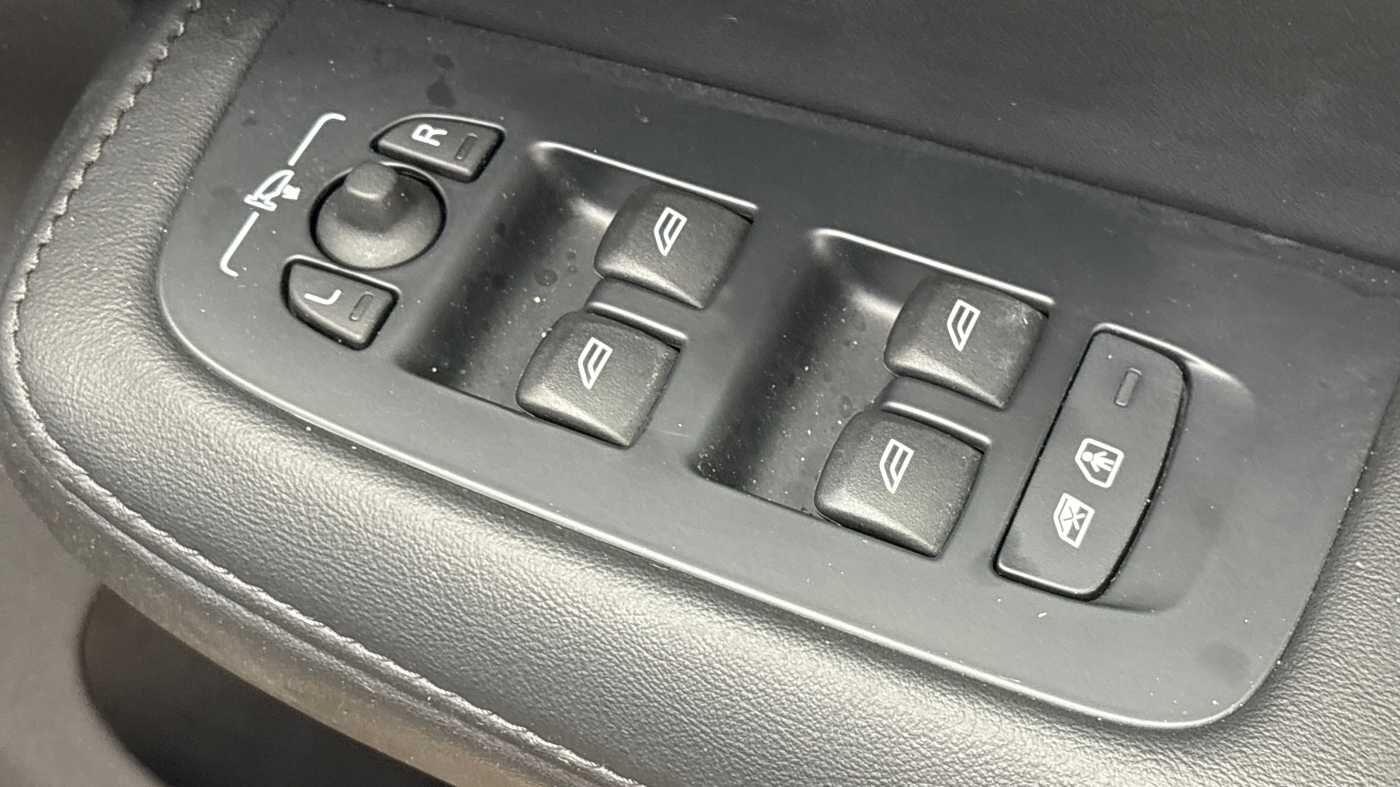 Used Volvo V60 2025 for sale - 77352072: Photo 25