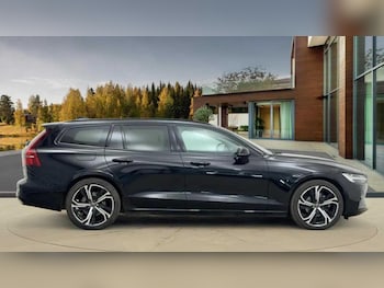 Used Volvo V60 2025 for sale - 77352072: Photo