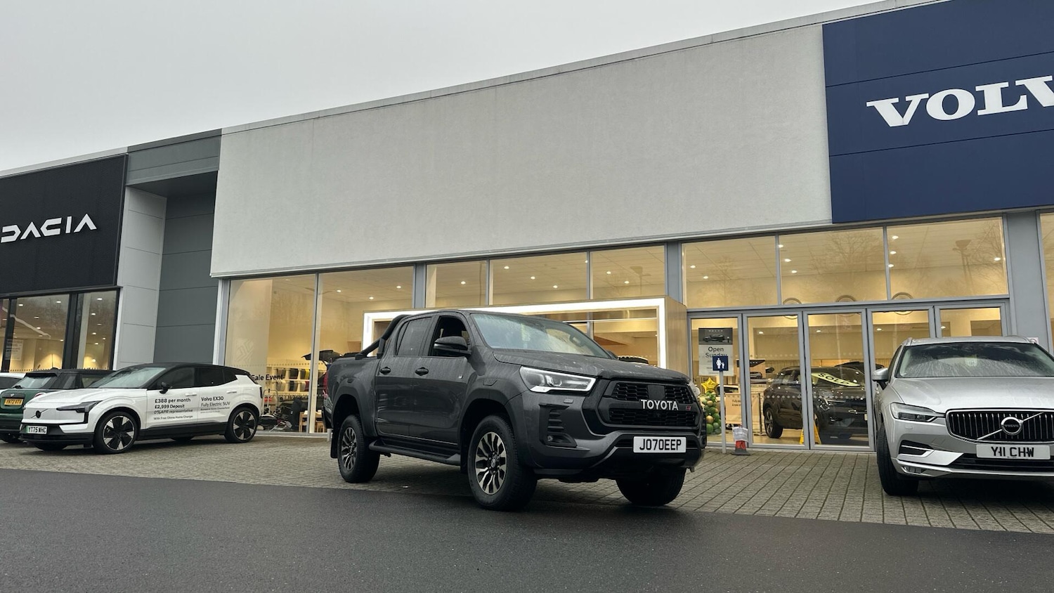 Used Toyota Hilux 2023 for sale - 77029586: Photo 32