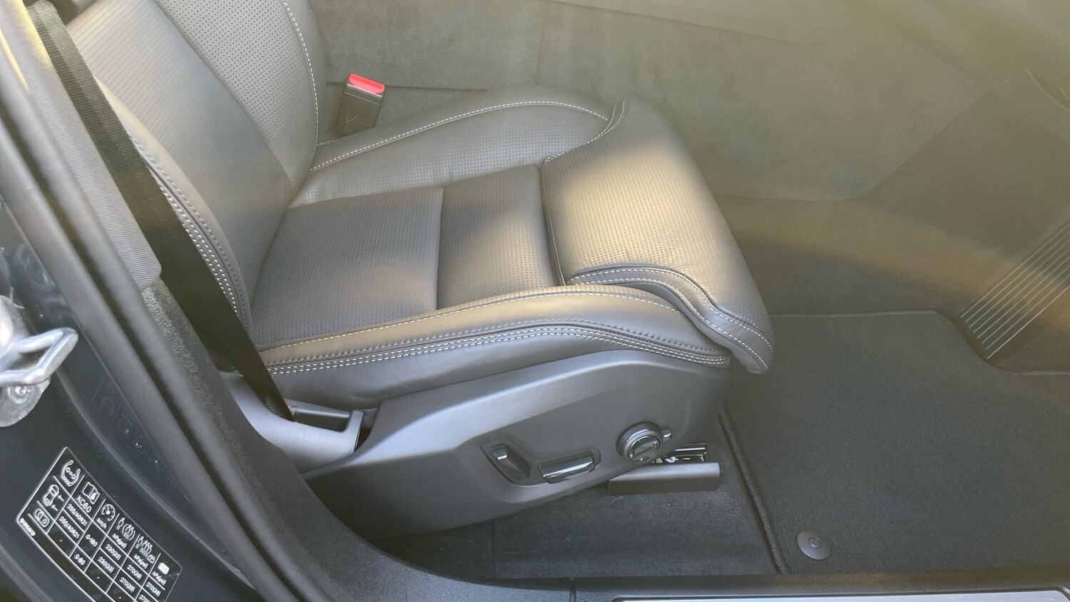 Used Volvo XC60 2025 for sale - 77202820: Photo 30