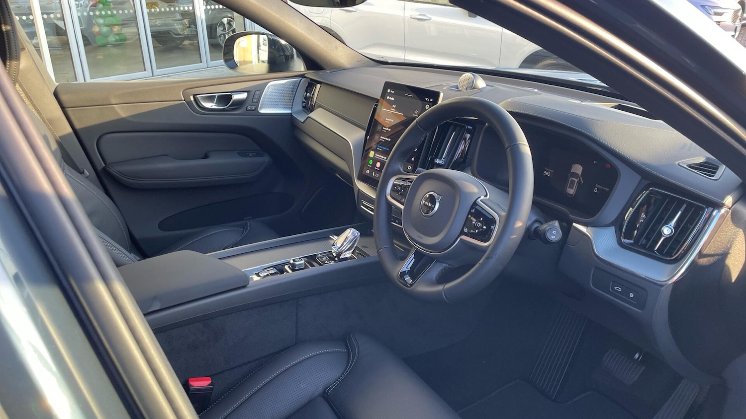 Used Volvo XC60 2025 for sale - 77202820: Photo 4