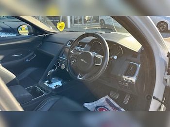 Used Jaguar E-Pace 2019 for sale - 76389201: Photo
