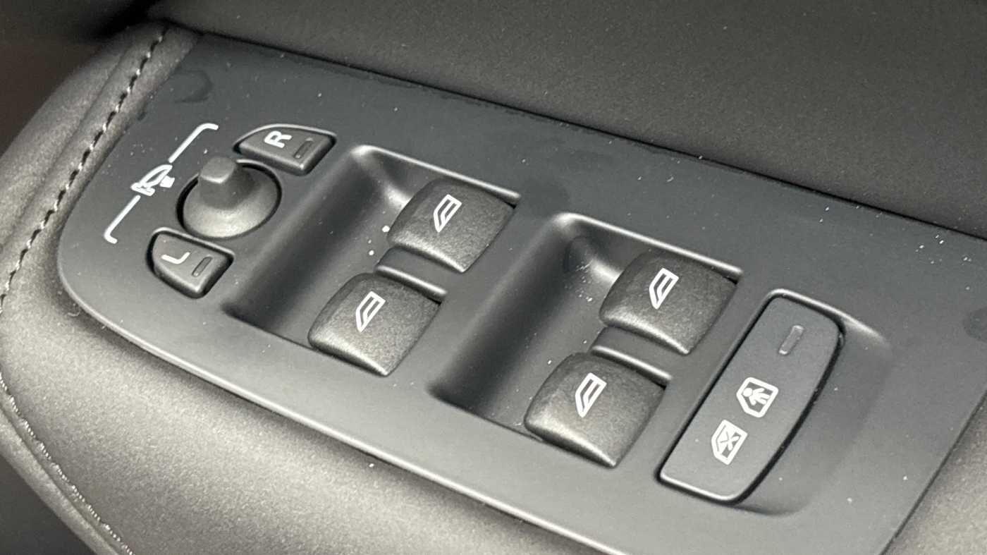 Used Volvo XC60 2025 for sale - 76360192: Photo 26