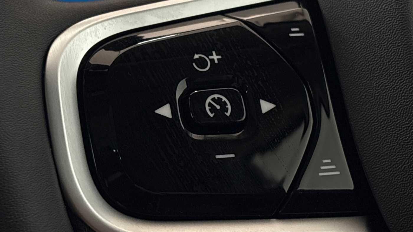 Used Volvo XC60 2025 for sale - 76360192: Photo 32