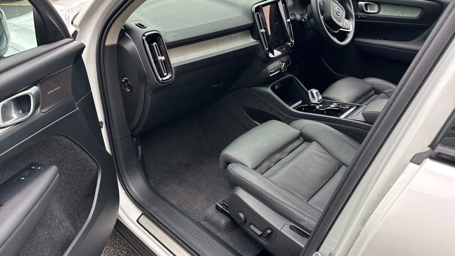 Used Volvo XC40 2024 for sale - 76824492: Photo 15