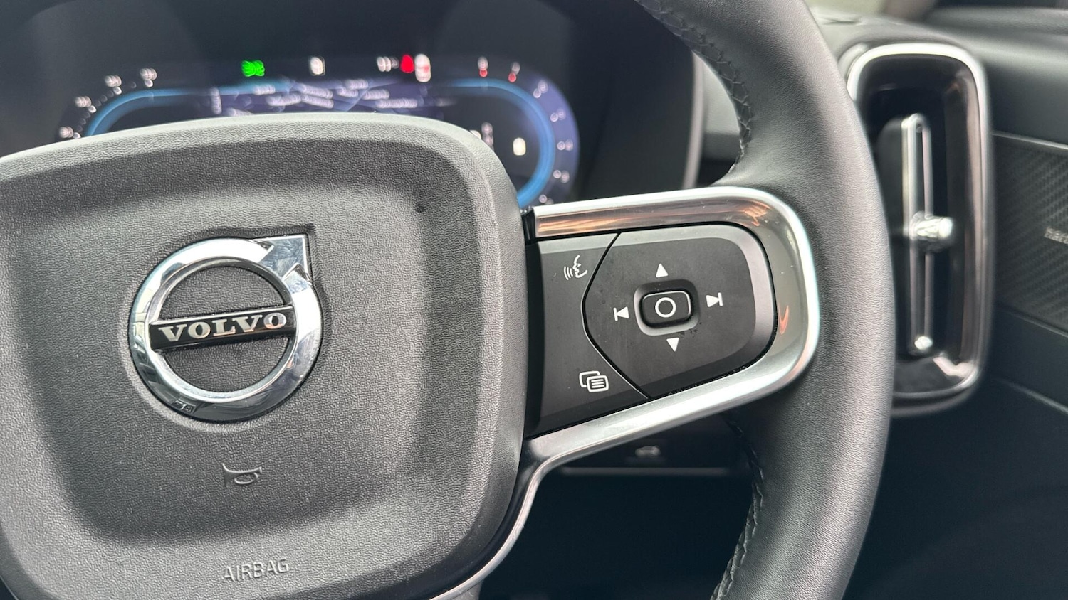 Used Volvo XC40 2024 for sale - 76824492: Photo 22