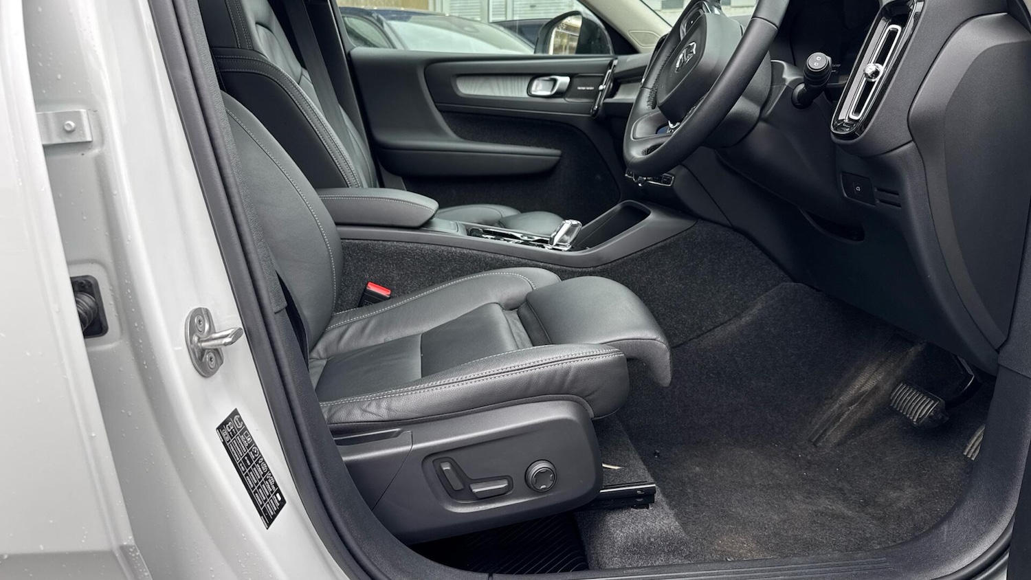 Used Volvo XC40 2024 for sale - 76824492: Photo 30