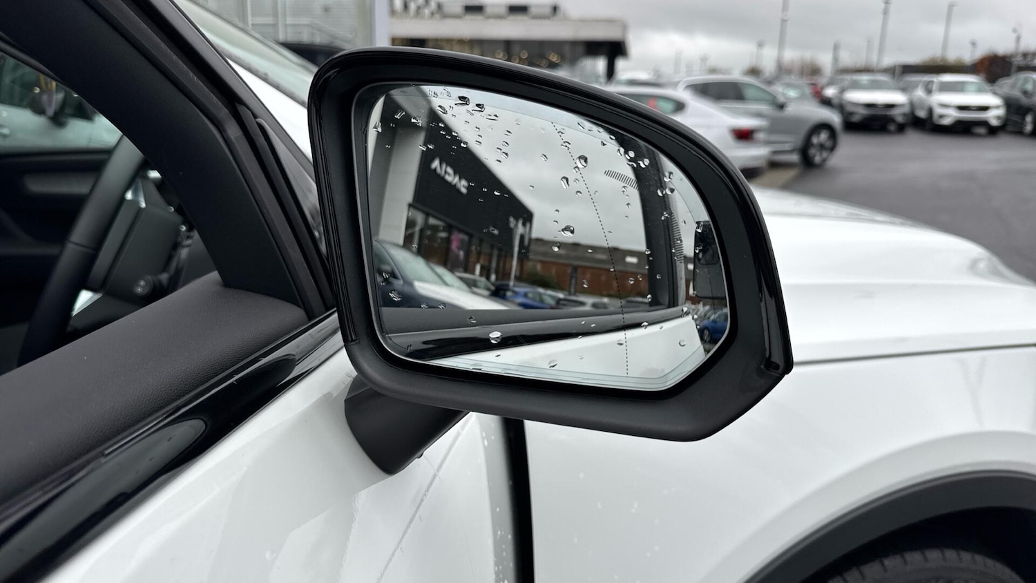 Used Volvo XC40 2024 for sale - 76824492: Photo 32