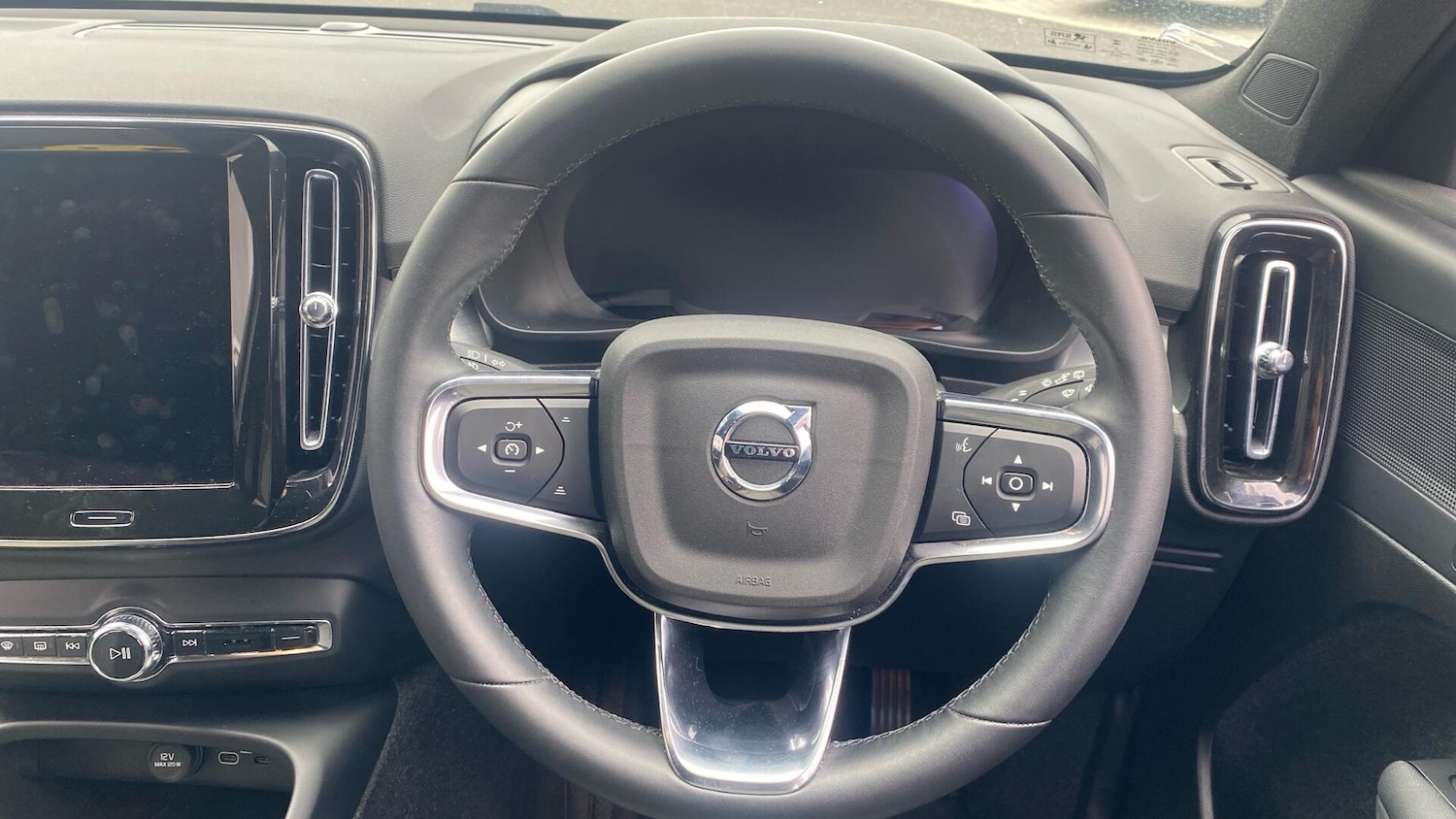 Used Volvo XC40 2024 for sale - 77255127: Photo 11