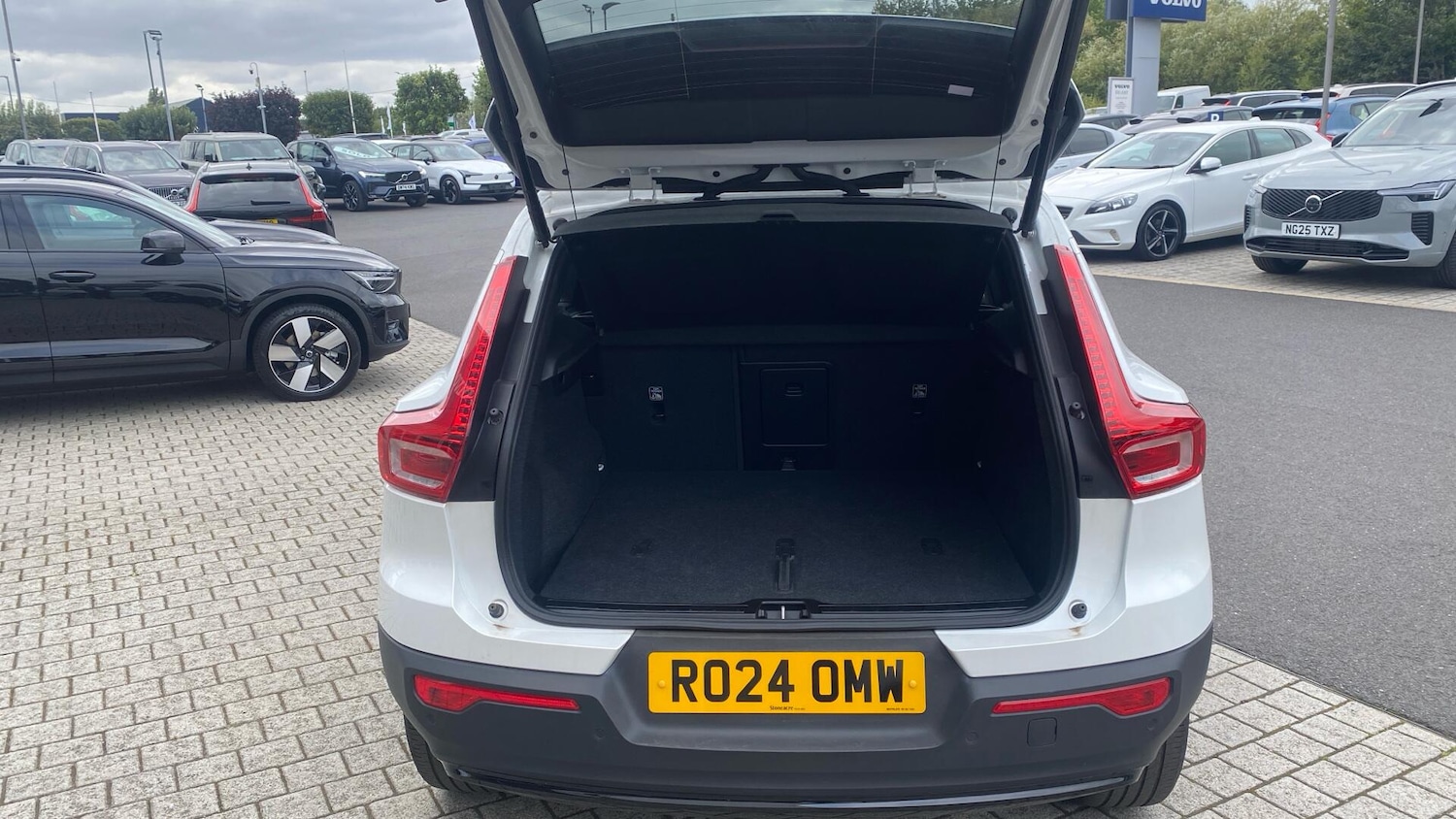 Used Volvo XC40 2024 for sale - 77255127: Photo 14
