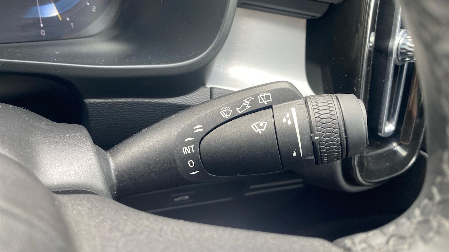 Used Volvo XC40 2024 for sale - 77255127: Photo 24