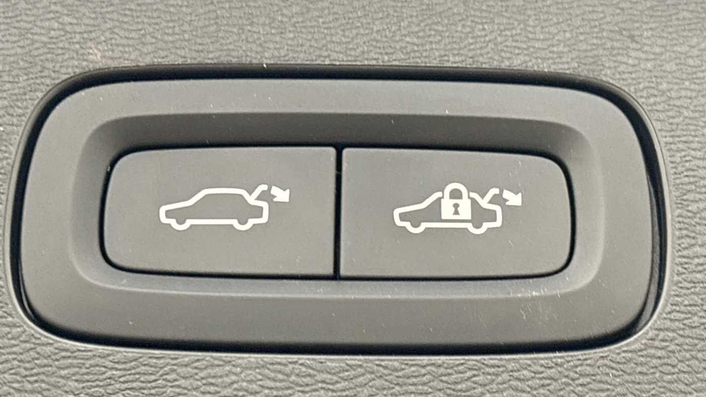 Used Volvo V60 2025 for sale - 78205223: Photo 18