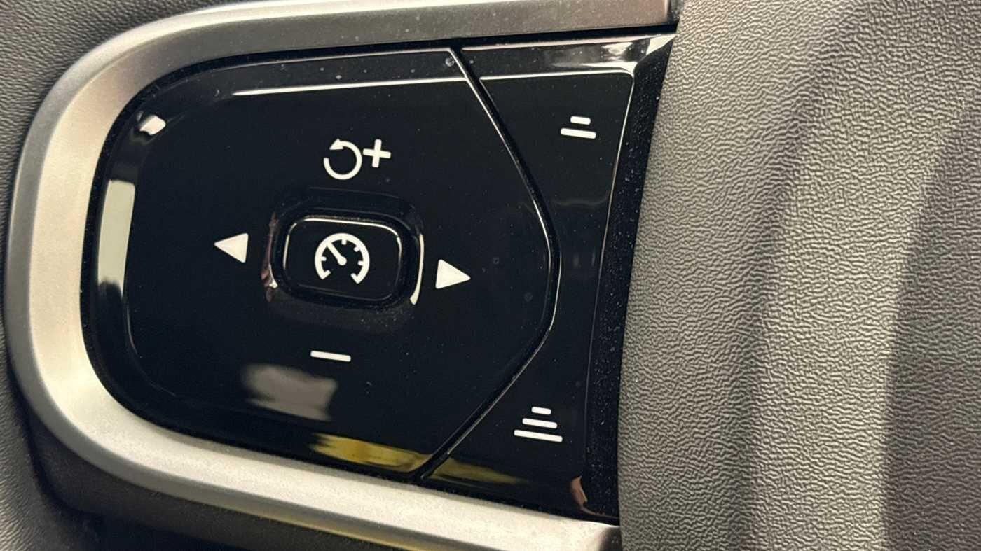 Used Volvo V60 2025 for sale - 78205223: Photo 30