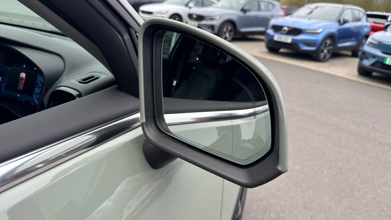 Used Volvo XC40 2025 for sale - 78220026: Photo 32