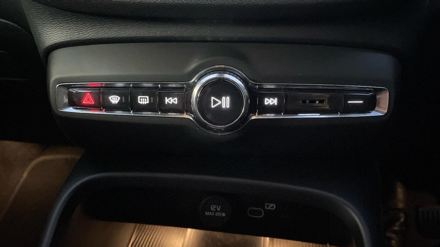 Used Volvo XC40 2022 for sale - 77060194: Photo 15