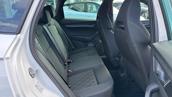 Used Skoda Karoq 2024 for sale - 76137184: Photo 6