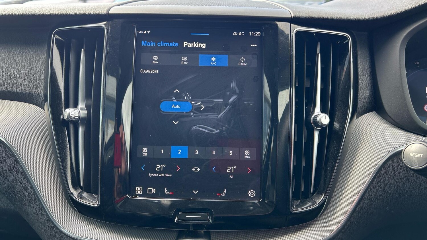 Used Volvo XC60 2023 for sale - 77559448: Photo 25