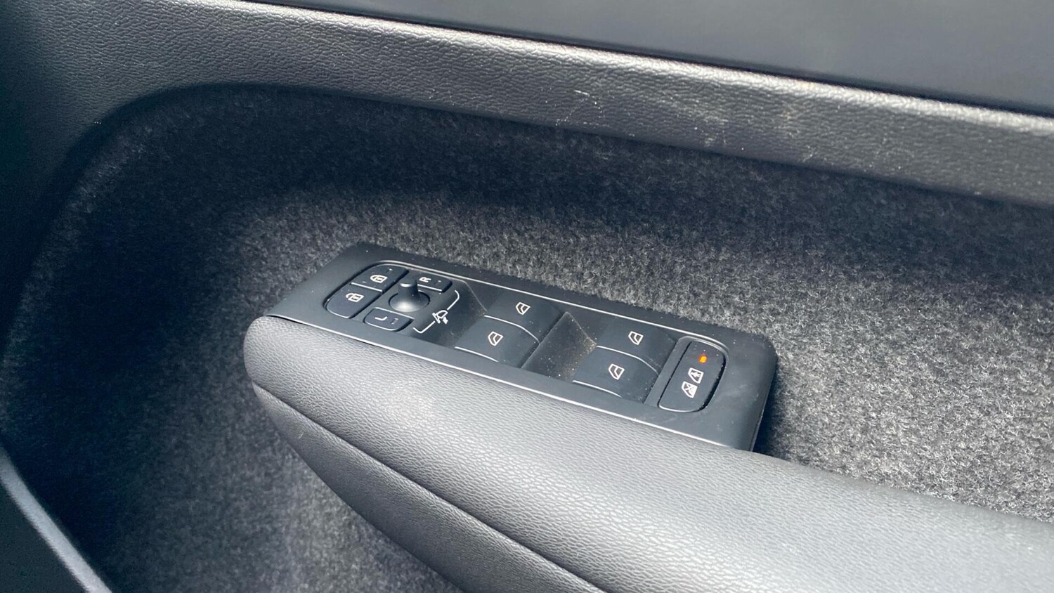 Used Volvo XC40 for sale - 77671799: Photo 24