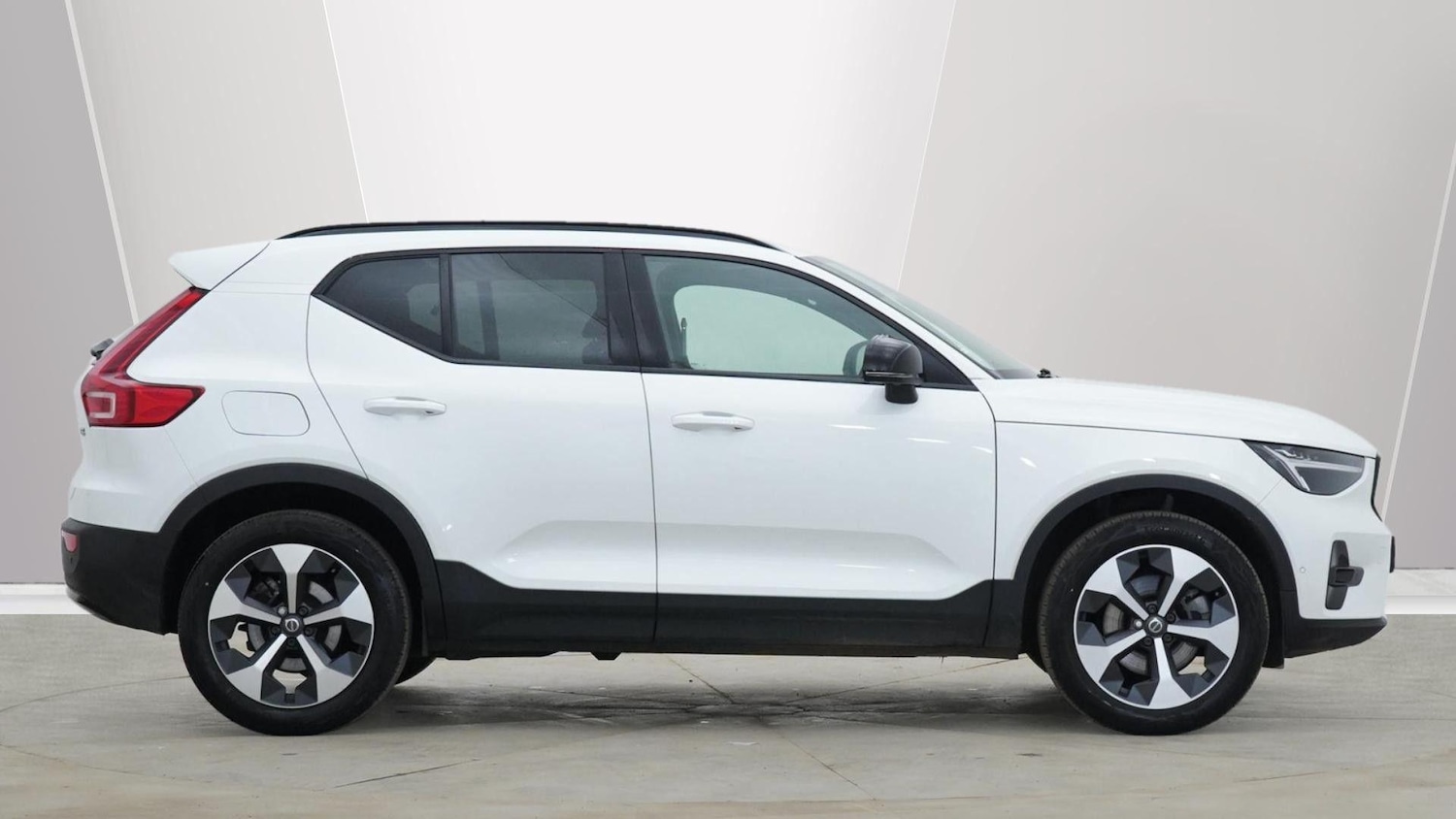 Used Volvo XC40 2024 for sale - 77439861: Photo 2