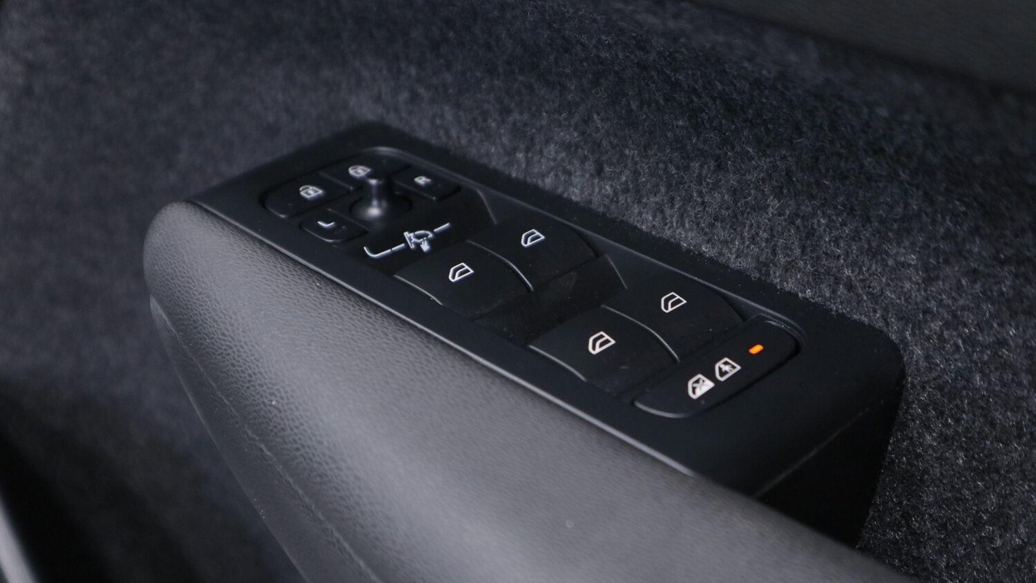 Used Volvo XC40 2024 for sale - 77439861: Photo 24