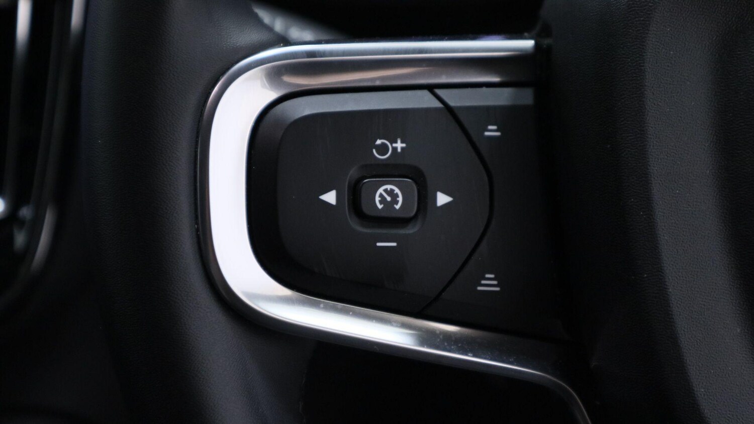 Used Volvo XC40 2024 for sale - 77439861: Photo 28