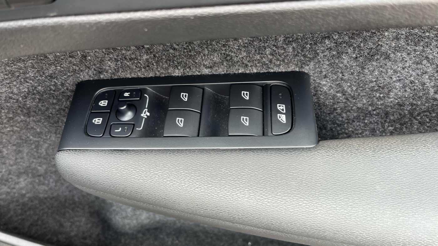 Used Volvo XC40 for sale - 77709759: Photo 28