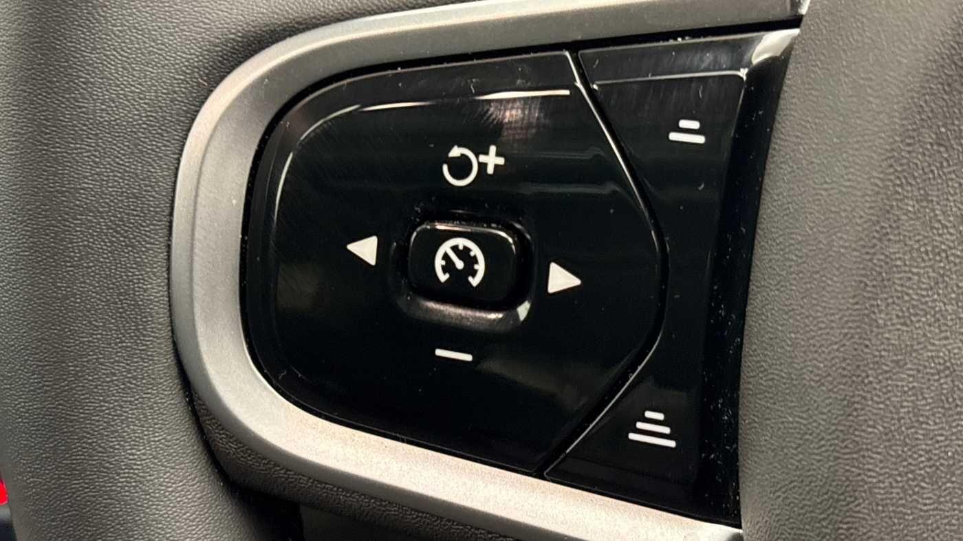 Used Volvo XC60 2025 for sale - 77564835: Photo 31