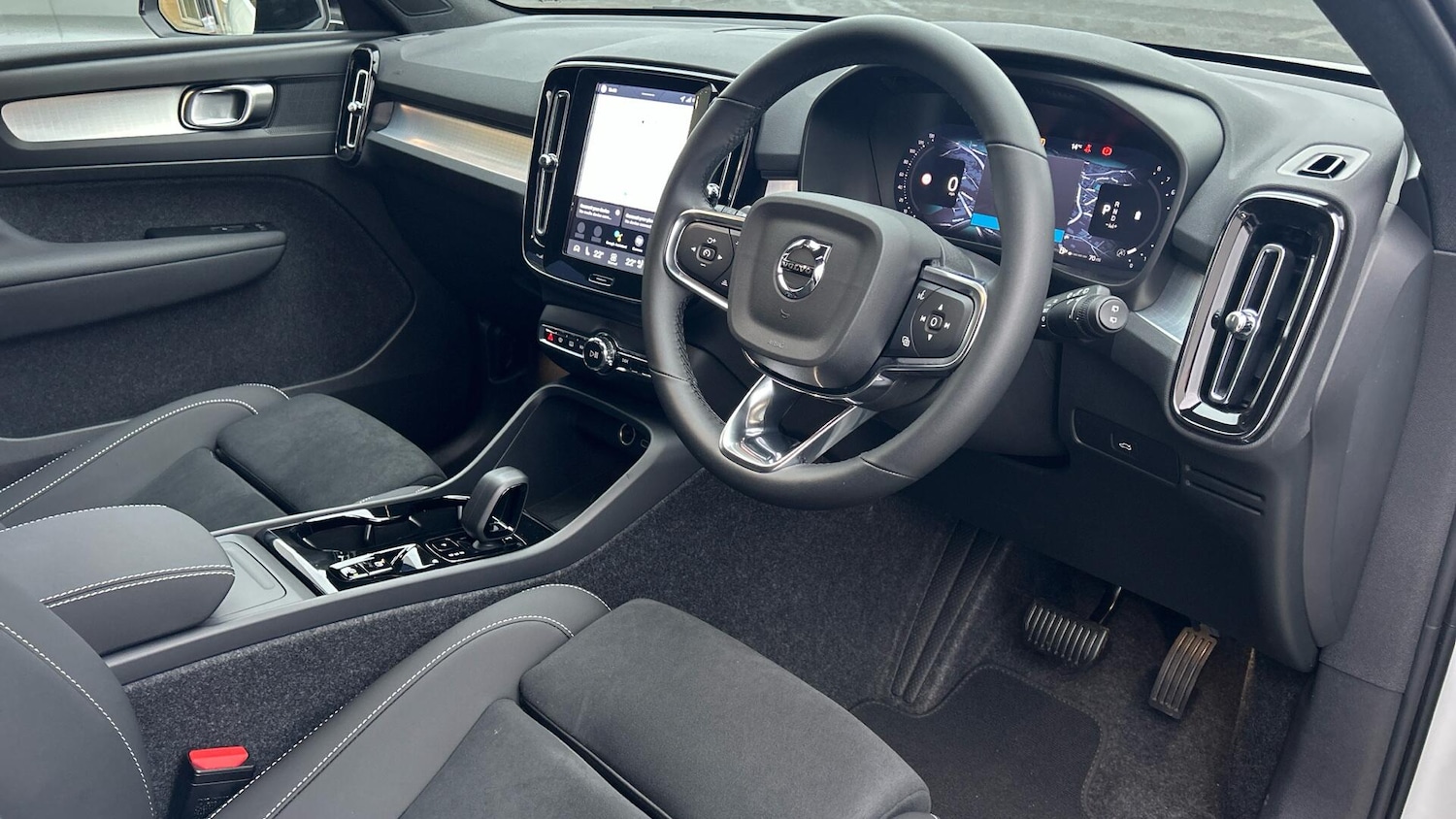 Used Volvo XC40 2025 for sale - 77074659: Photo 4