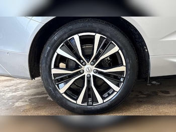 Used Volvo XC60 2025 for sale - 77982299: Photo