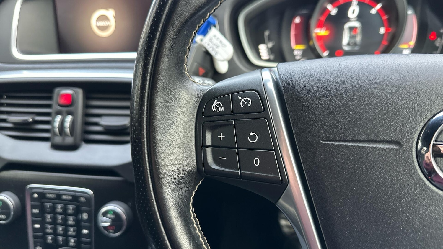 Used Volvo V40 2017 for sale - 77081314: Photo 21