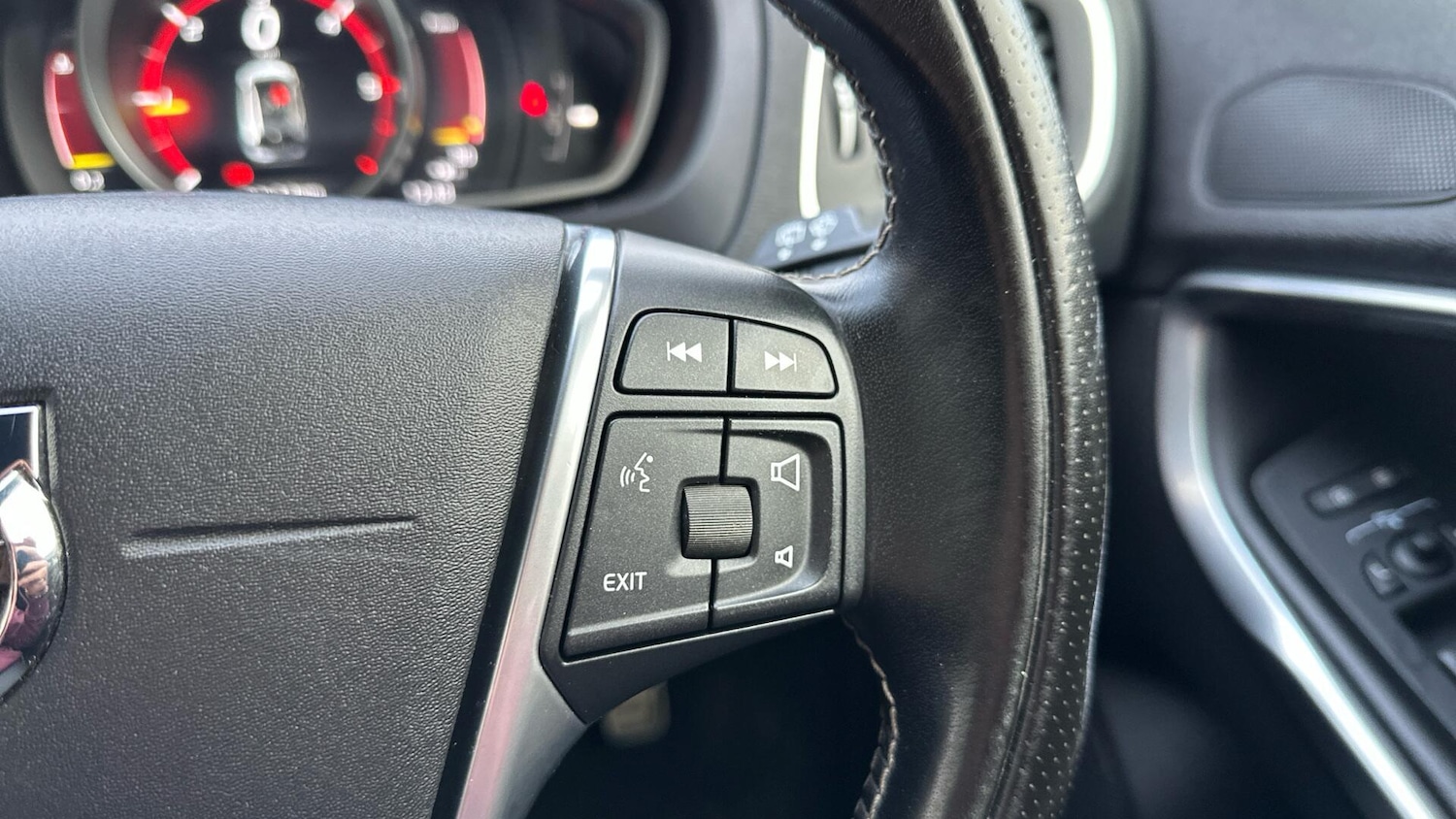 Used Volvo V40 2017 for sale - 77081314: Photo 22