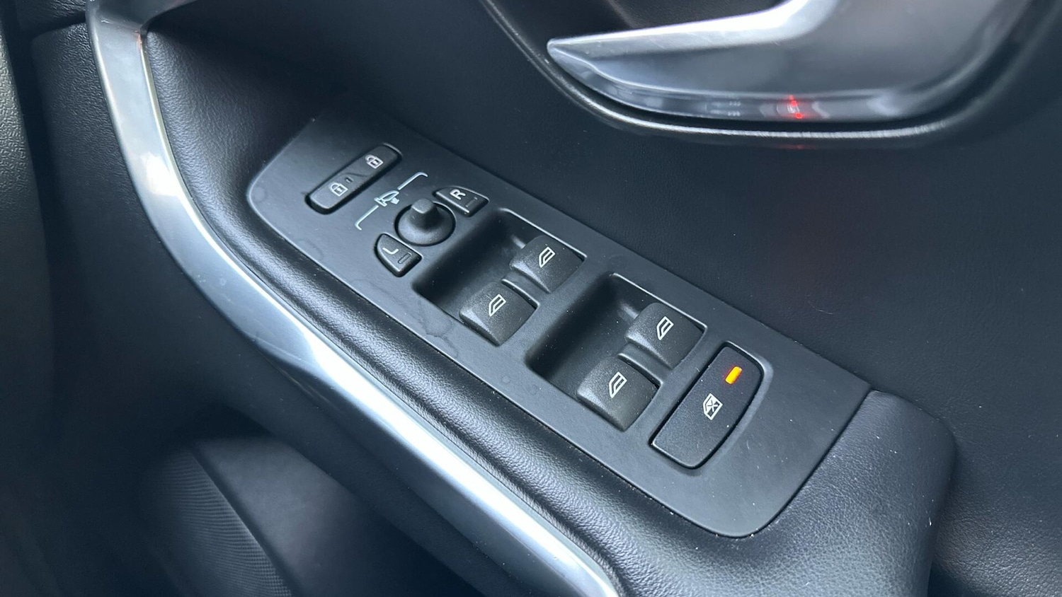 Used Volvo V40 2017 for sale - 77081314: Photo 24