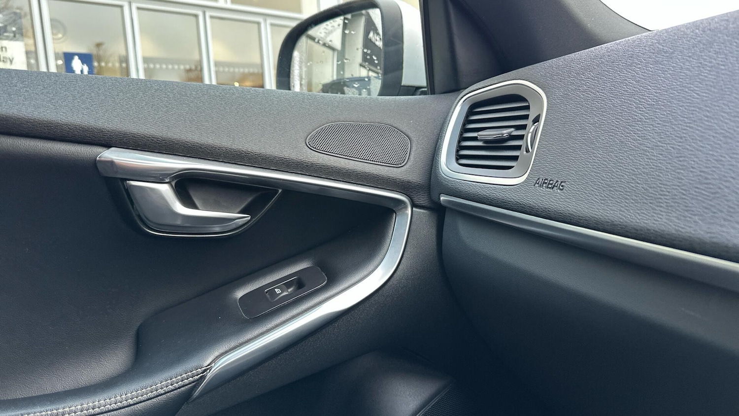 Used Volvo V40 2017 for sale - 77081314: Photo 25