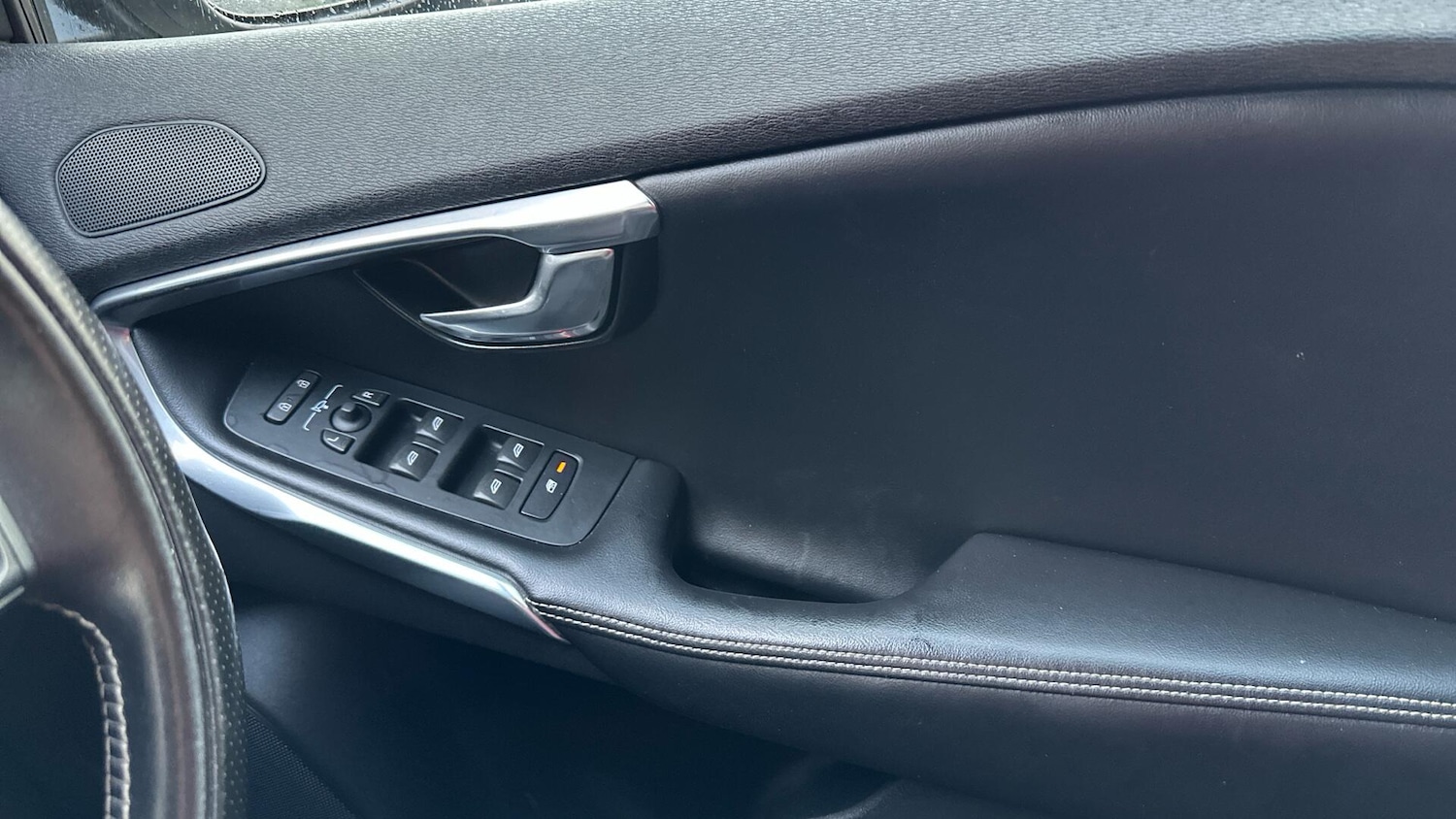 Used Volvo V40 2017 for sale - 77081314: Photo 29