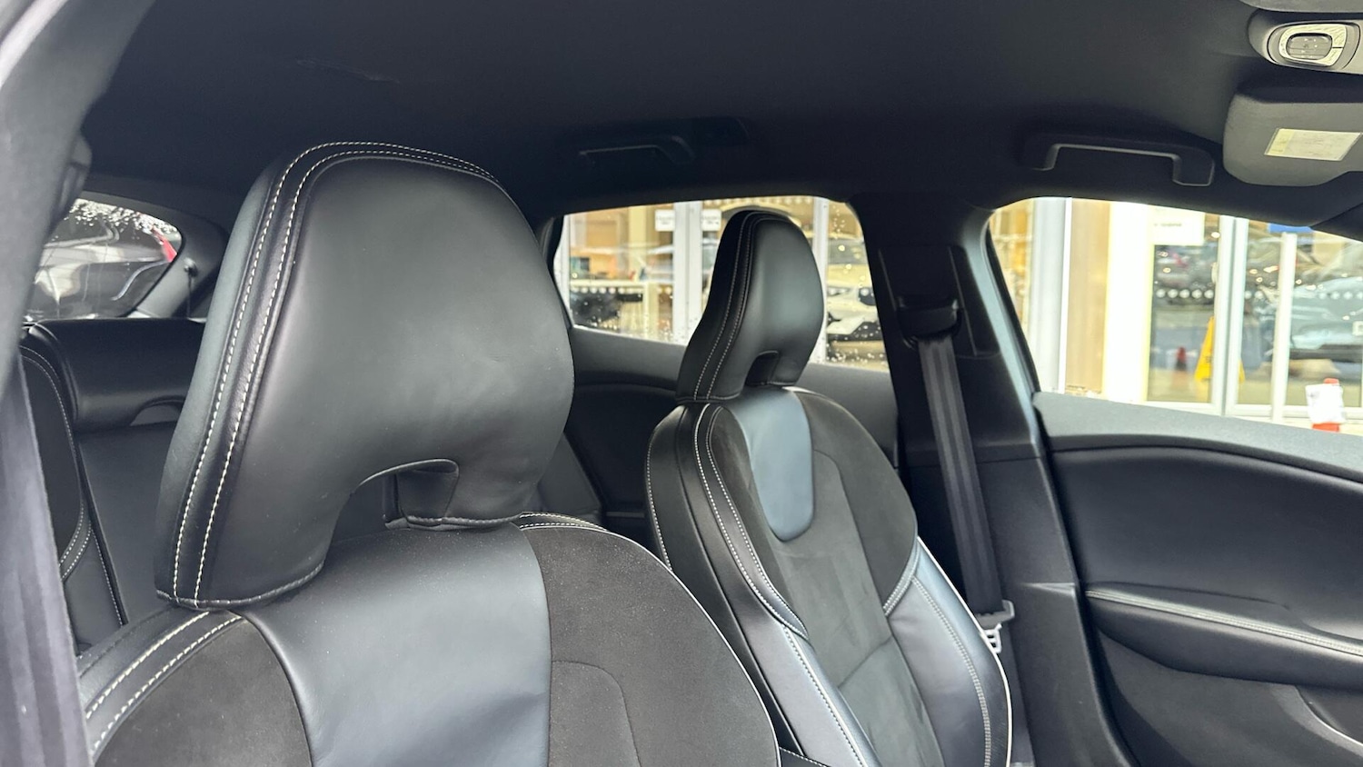 Used Volvo V40 2017 for sale - 77081314: Photo 31