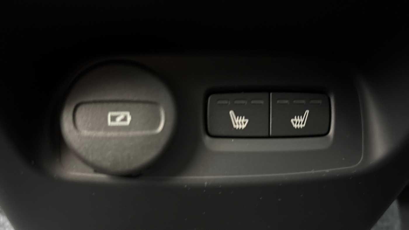 Used Volvo XC40 2024 for sale - 76714789: Photo 18