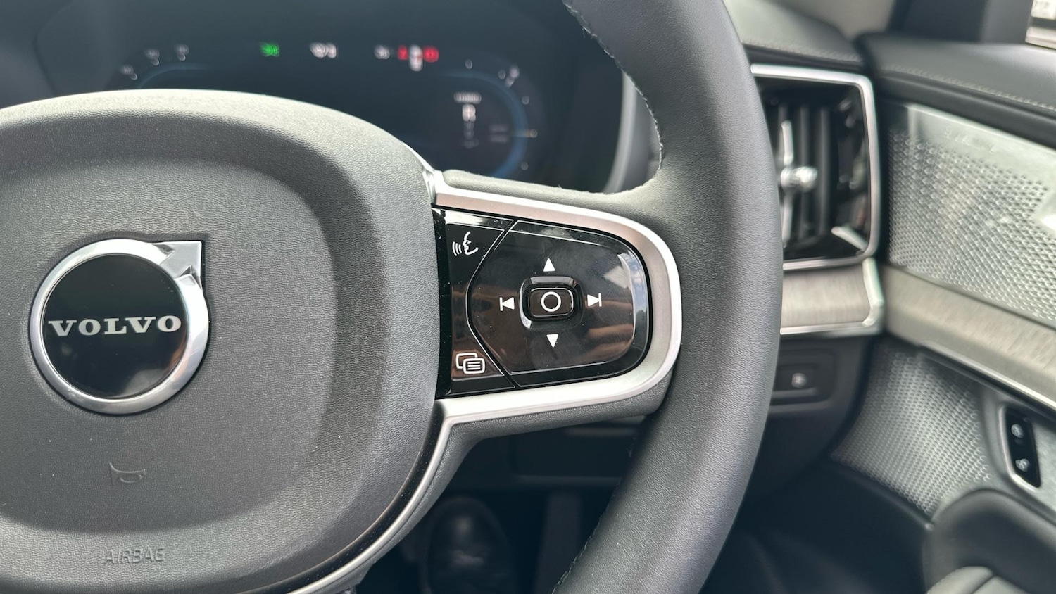 Used Volvo XC90 2025 for sale - 77537679: Photo 23