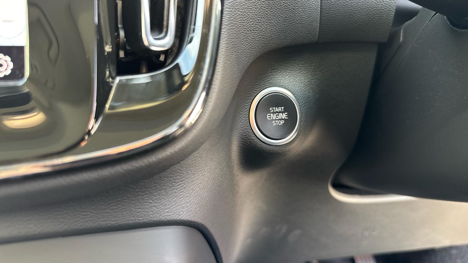 Used Volvo XC40 2024 for sale - 76825092: Photo 25