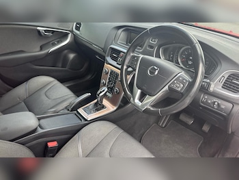 Used Volvo V40 2018 for sale - 78348227: Photo
