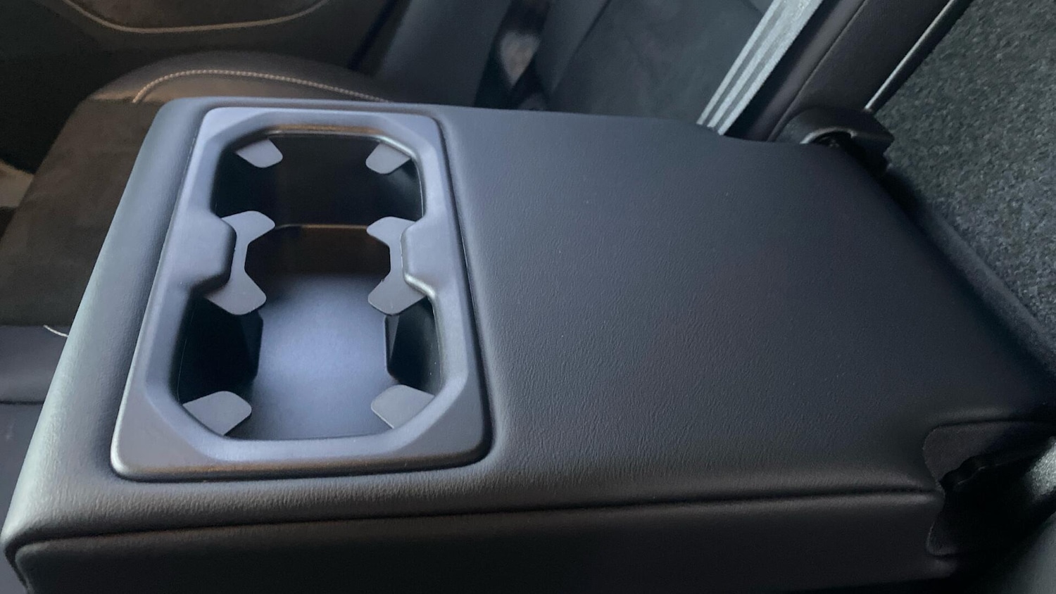 Used Volvo XC40 2021 for sale - 77321098: Photo 34