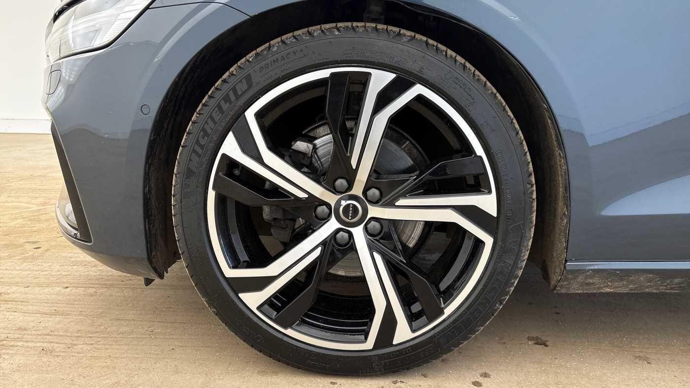 Used Volvo V60 2025 for sale - 77982349: Photo 4