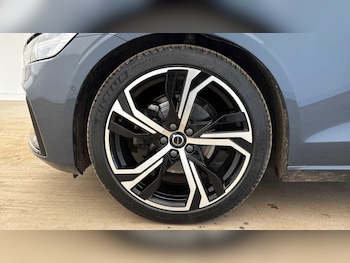 Used Volvo V60 2025 for sale - 77982349: Photo