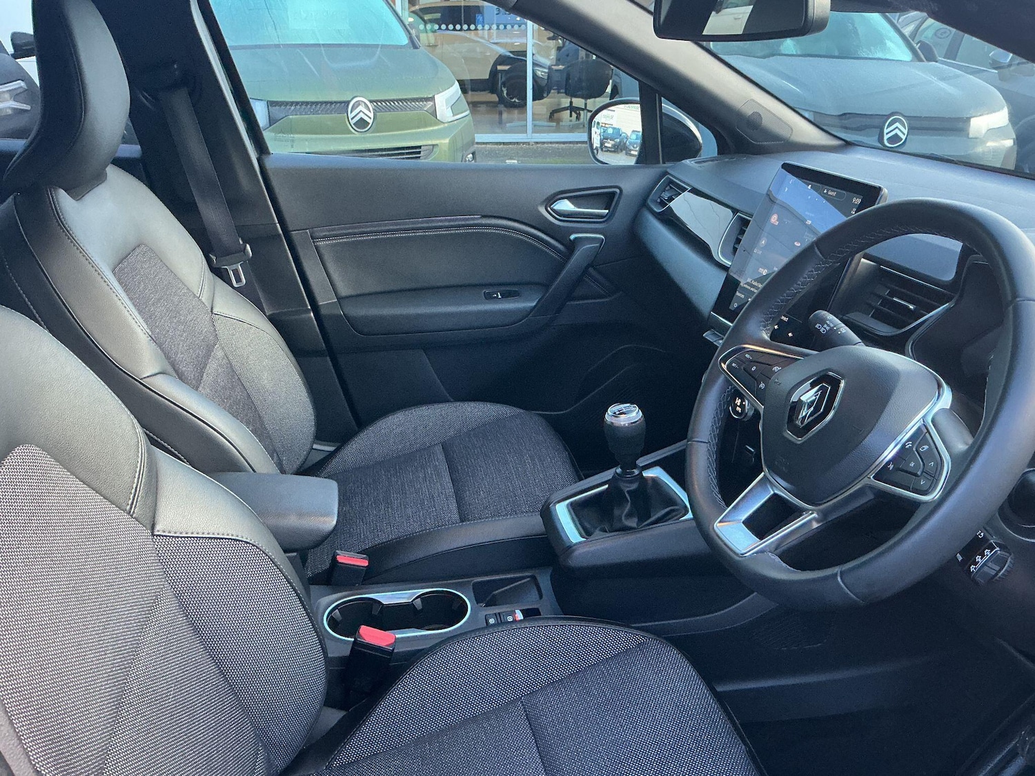 Used Renault Captur for sale - 77238280: Photo 11