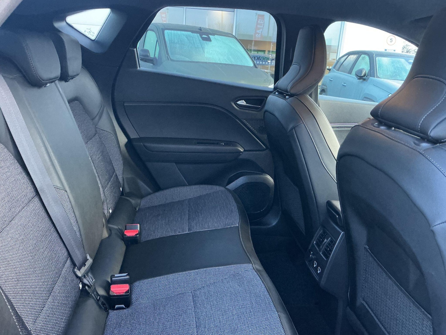 Used Renault Captur for sale - 77238280: Photo 12