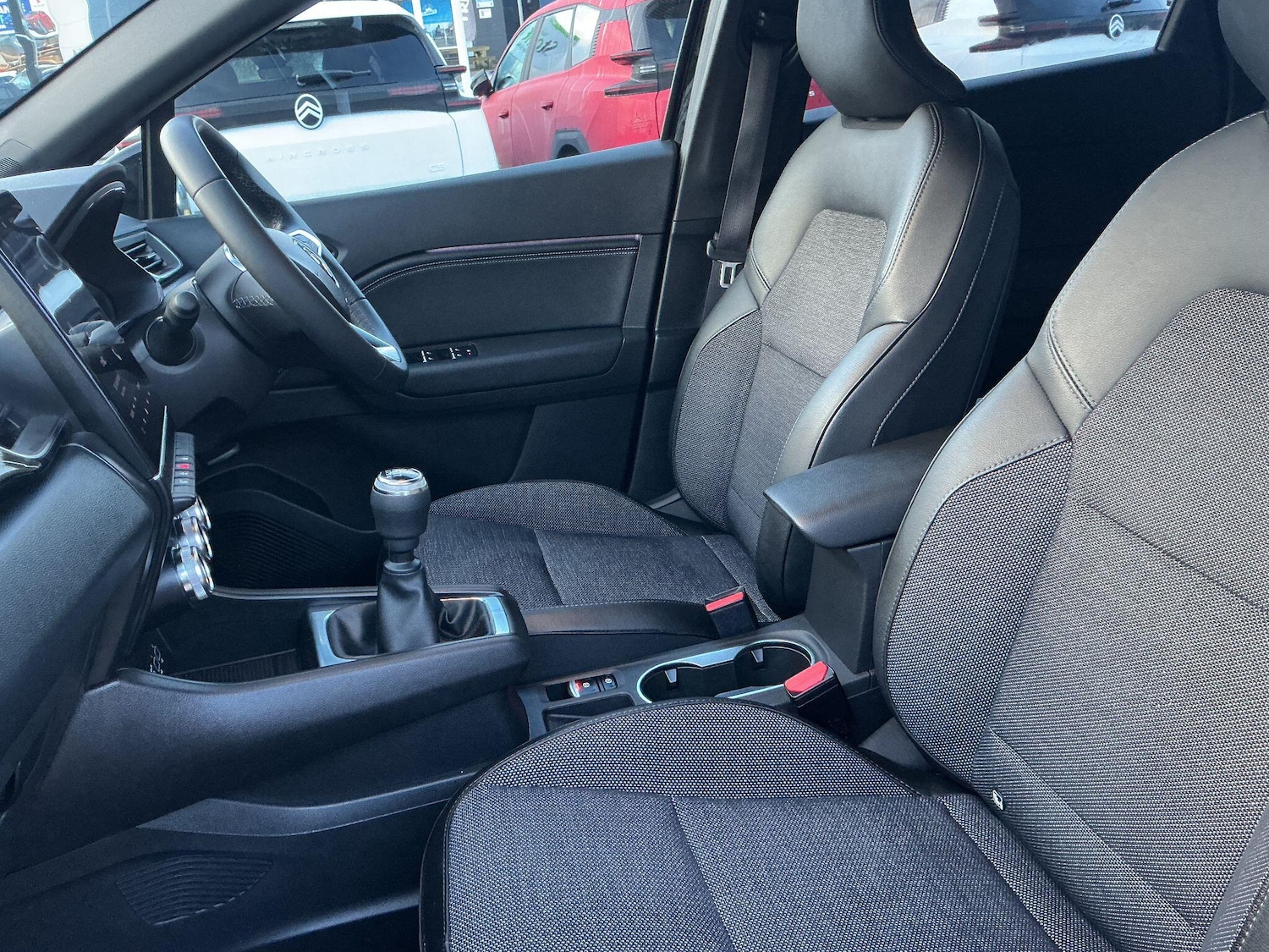 Used Renault Captur for sale - 77238280: Photo 17