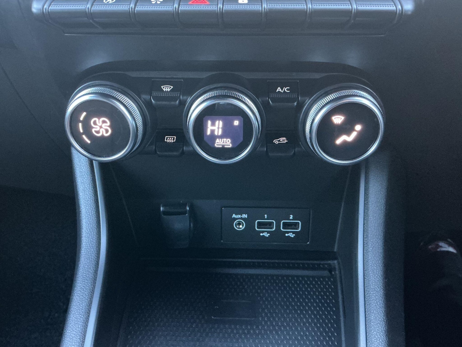 Used Renault Captur for sale - 77238280: Photo 26