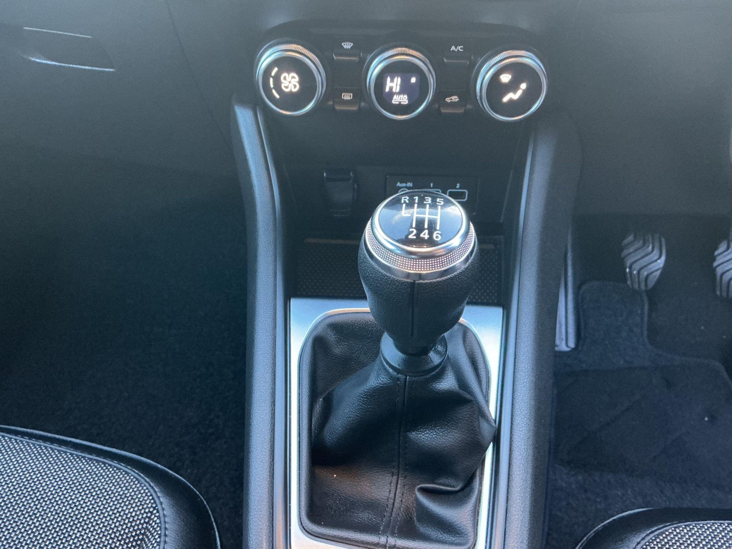 Used Renault Captur for sale - 77238280: Photo 27