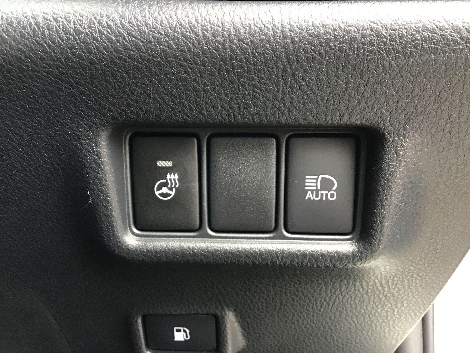 Used Toyota C-HR 2020 for sale - 76513048: Photo 28